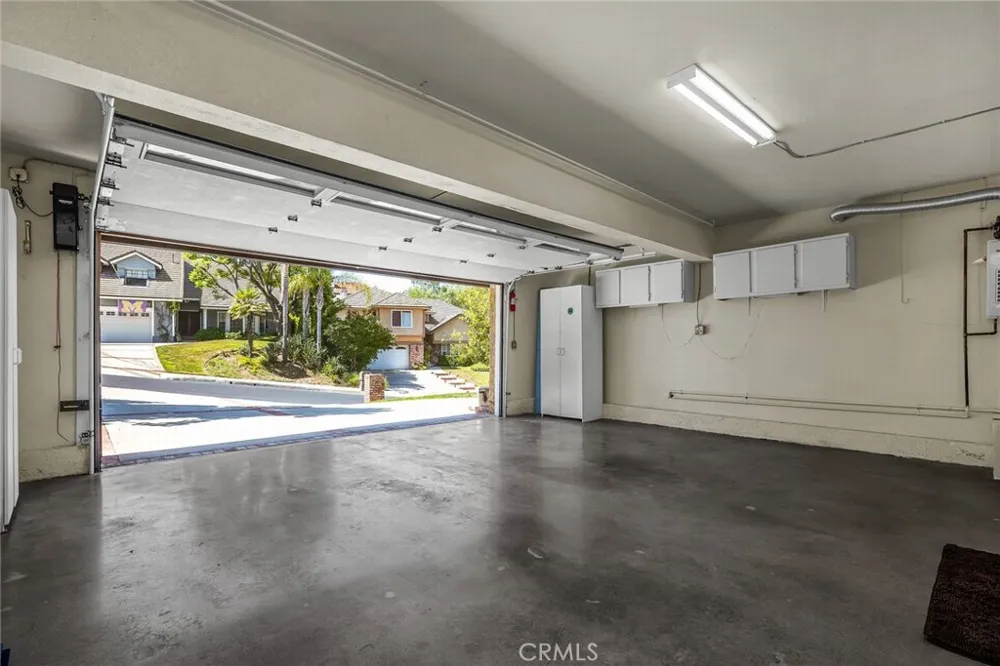 22253 Drums Court Calabasas, CA 91302