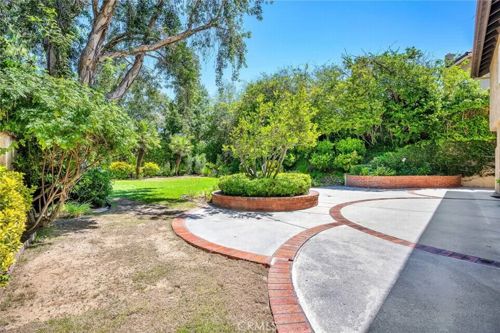 22253 Drums Court Calabasas, CA 91302