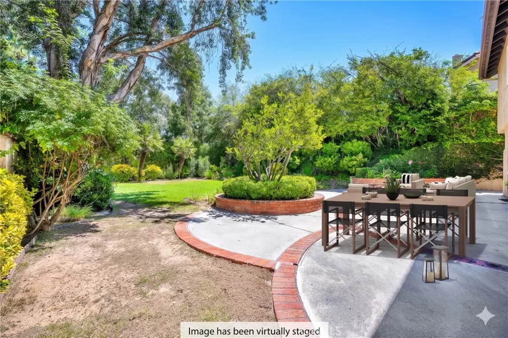 22253 Drums Court Calabasas, CA 91302