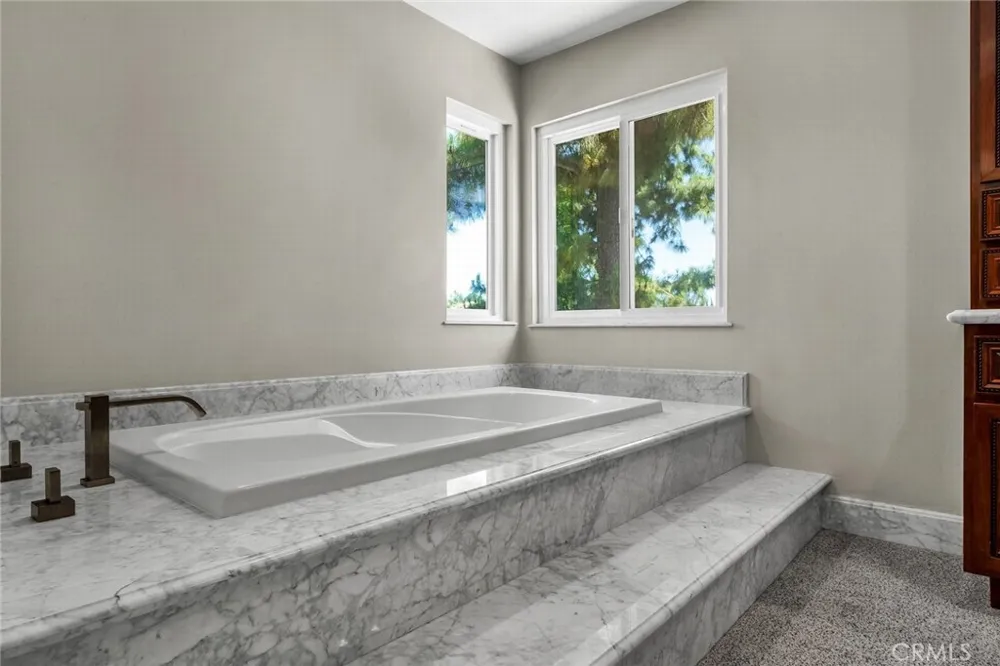 22253 Drums Court Calabasas, CA 91302