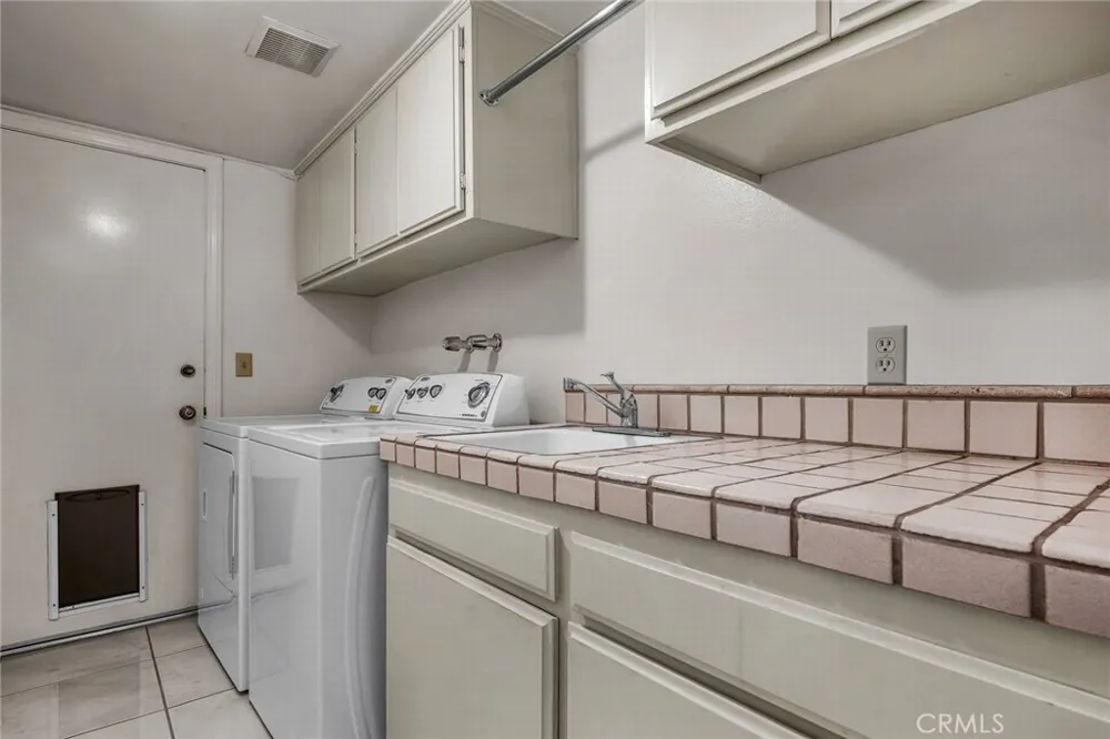 22253 Drums Court Calabasas, CA 91302