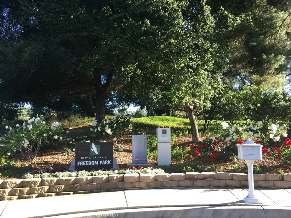 22253 Drums Court Calabasas, CA 91302