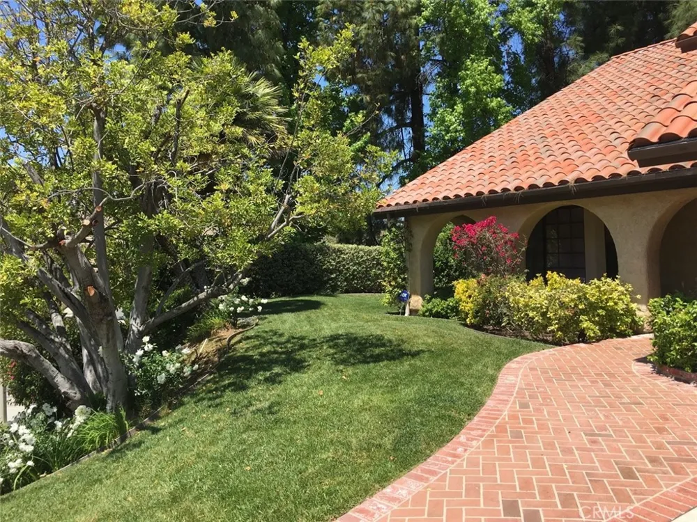 22253 Drums Court Calabasas, CA 91302