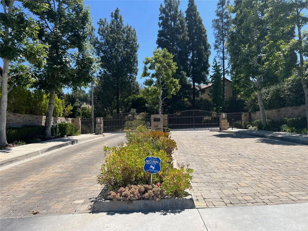 22253 Drums Court Calabasas, CA 91302