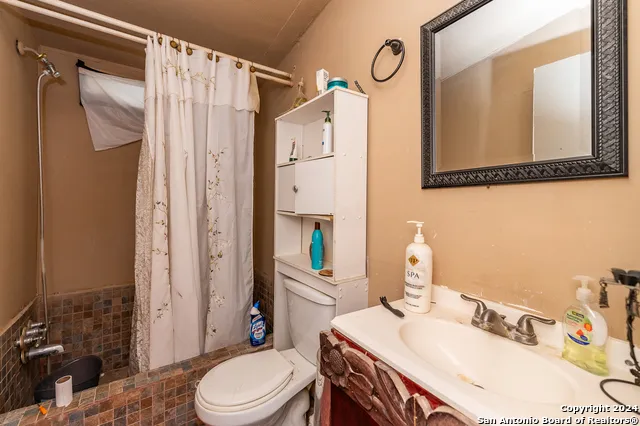 989 Oil Well Road Pipe Creek, TX 78063