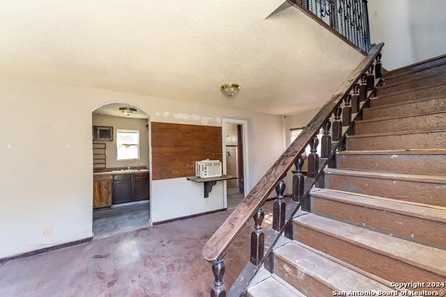 989 Oil Well Road Pipe Creek, TX 78063