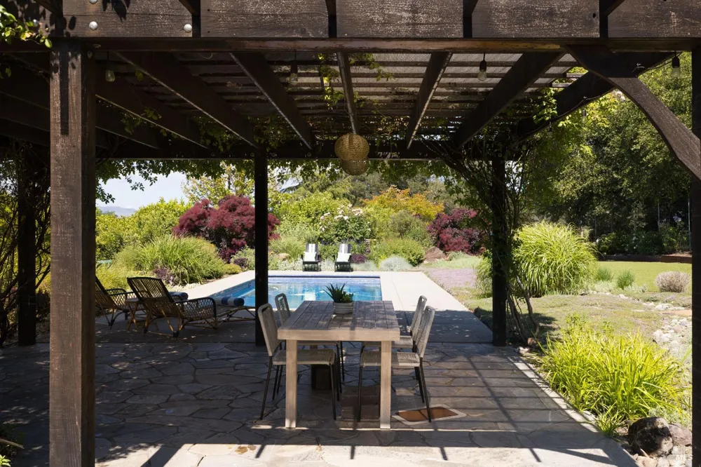 100 Zachary Lane Glen Ellen, CA 95404