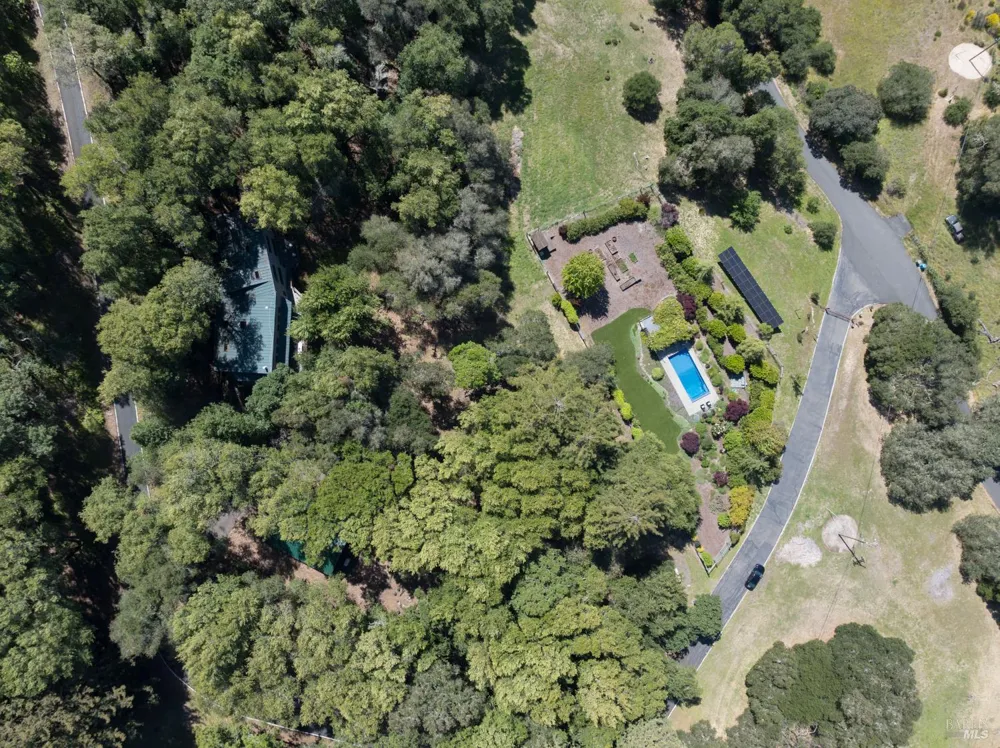 100 Zachary Lane Glen Ellen, CA 95404