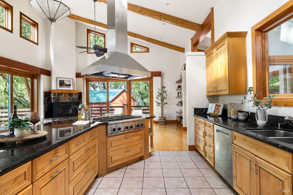 100 Zachary Lane Glen Ellen, CA 95404