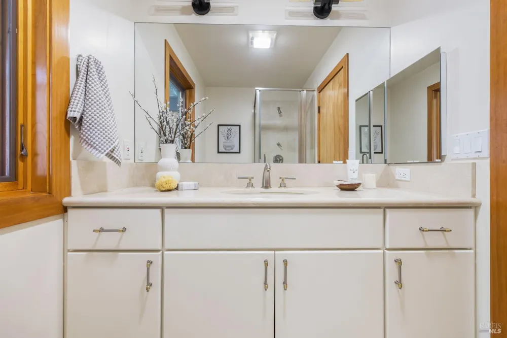 100 Zachary Lane Glen Ellen, CA 95404
