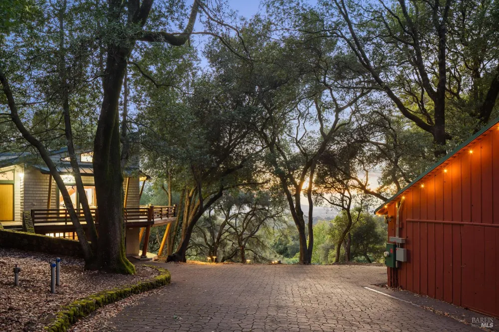 100 Zachary Lane Glen Ellen, CA 95404