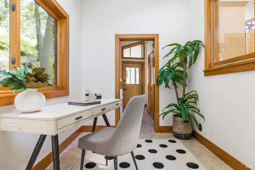 100 Zachary Lane Glen Ellen, CA 95404