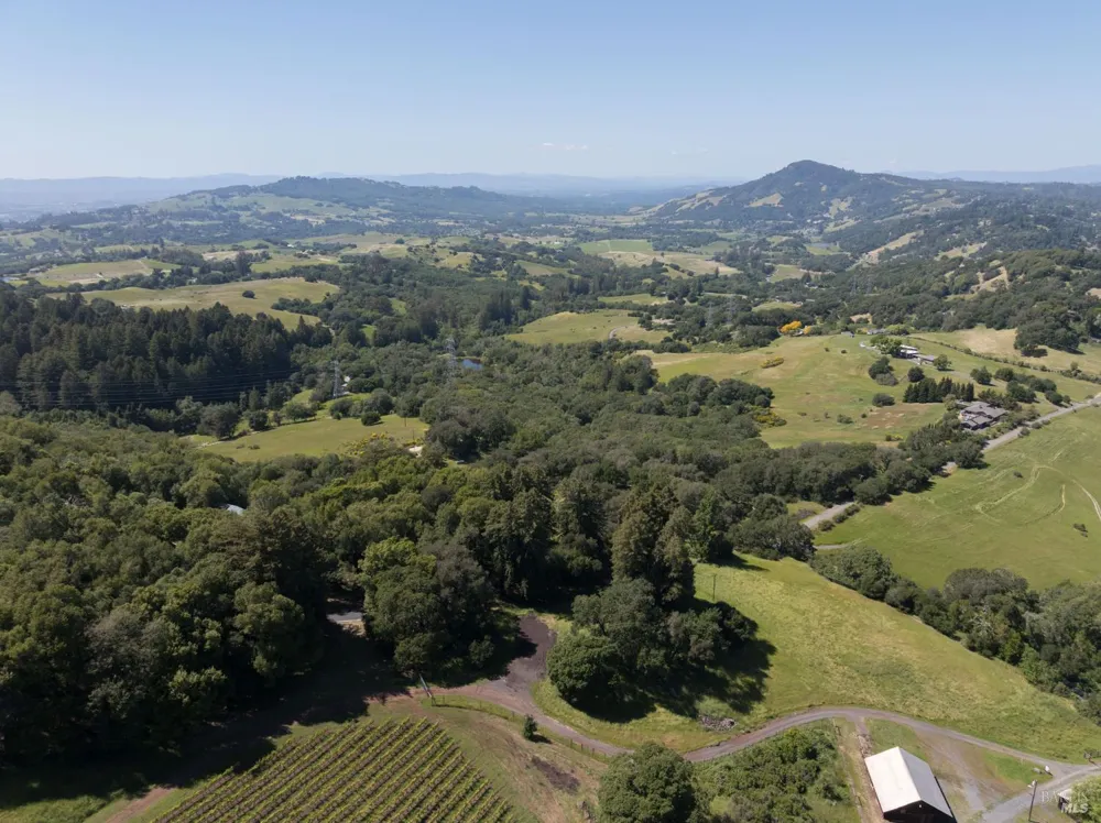 100 Zachary Lane Glen Ellen, CA 95404