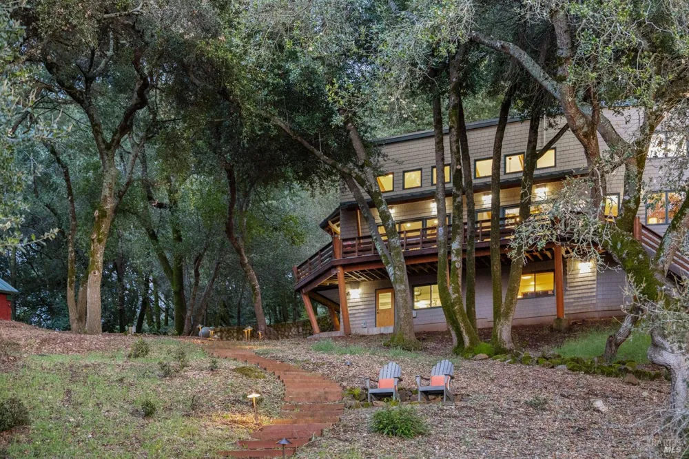 100 Zachary Lane Glen Ellen, CA 95404