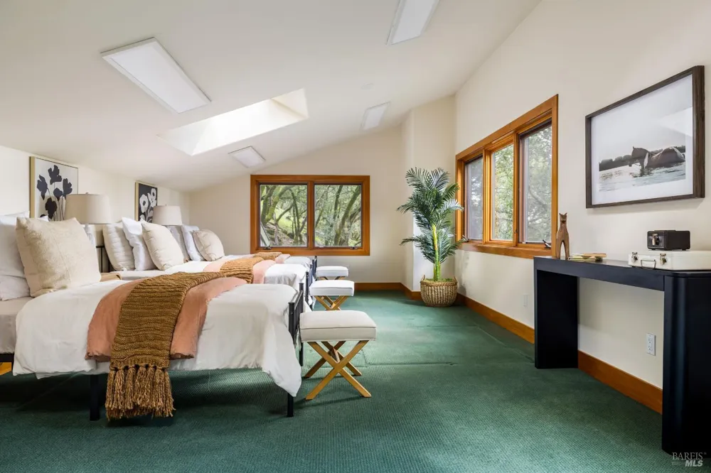 100 Zachary Lane Glen Ellen, CA 95404