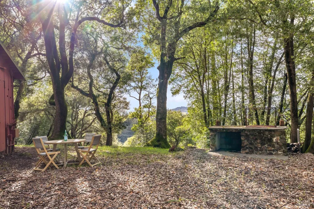 100 Zachary Lane Glen Ellen, CA 95404