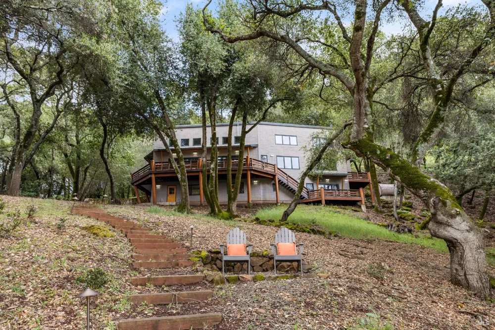 100 Zachary Lane Glen Ellen, CA 95404