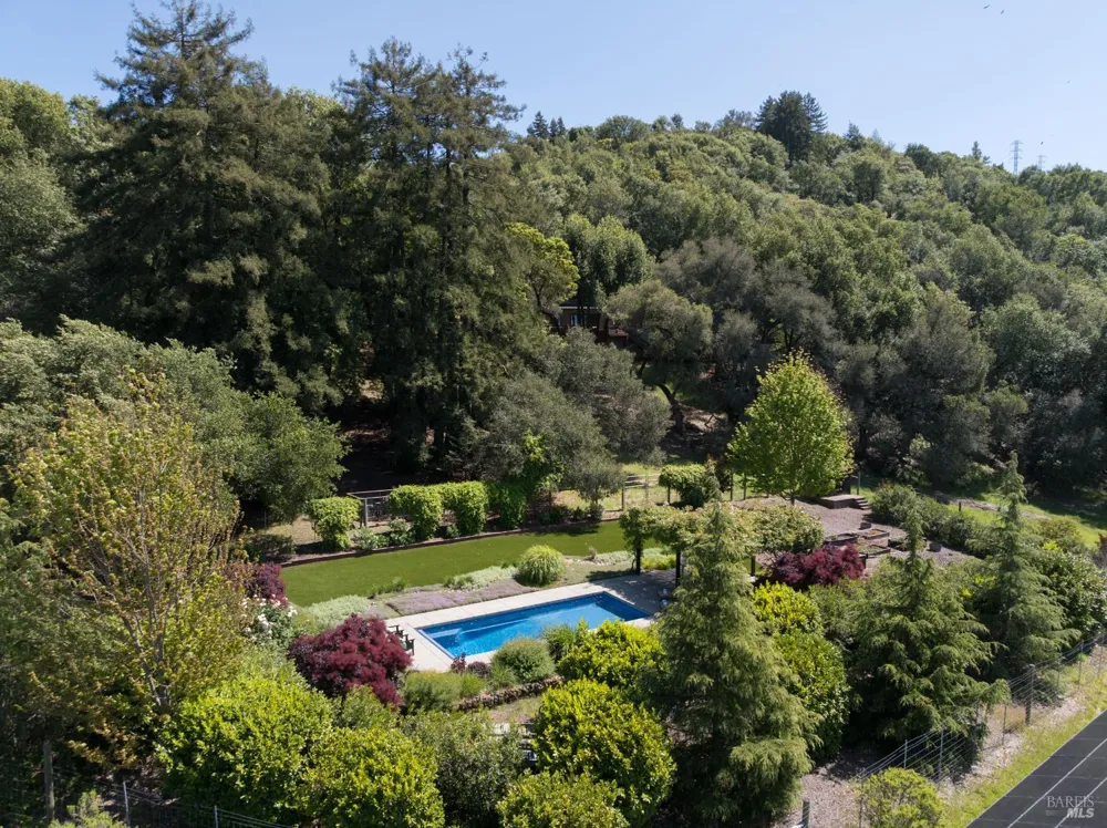 100 Zachary Lane Glen Ellen, CA 95404