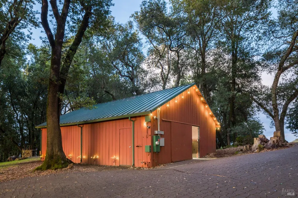 100 Zachary Lane Glen Ellen, CA 95404