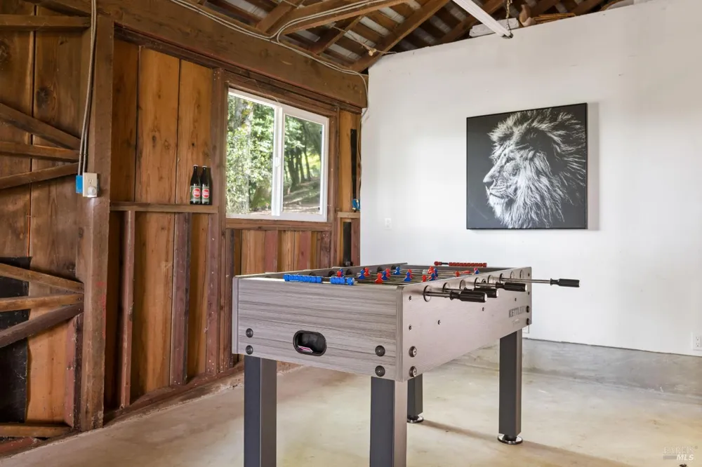 100 Zachary Lane Glen Ellen, CA 95404