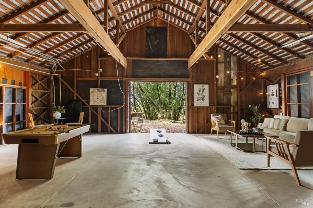100 Zachary Lane Glen Ellen, CA 95404