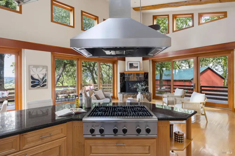 100 Zachary Lane Glen Ellen, CA 95404