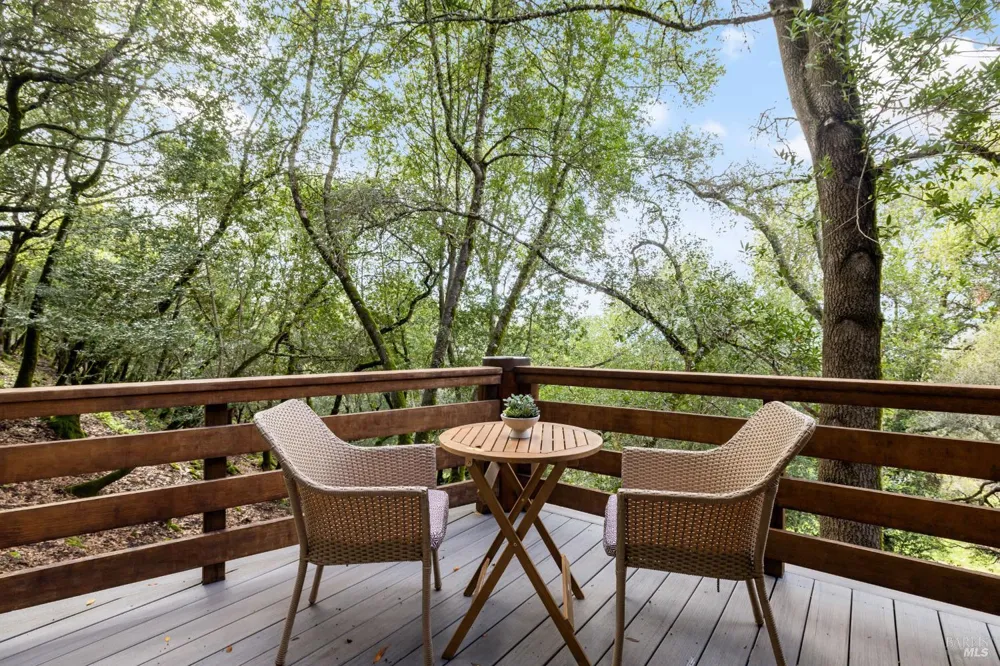 100 Zachary Lane Glen Ellen, CA 95404