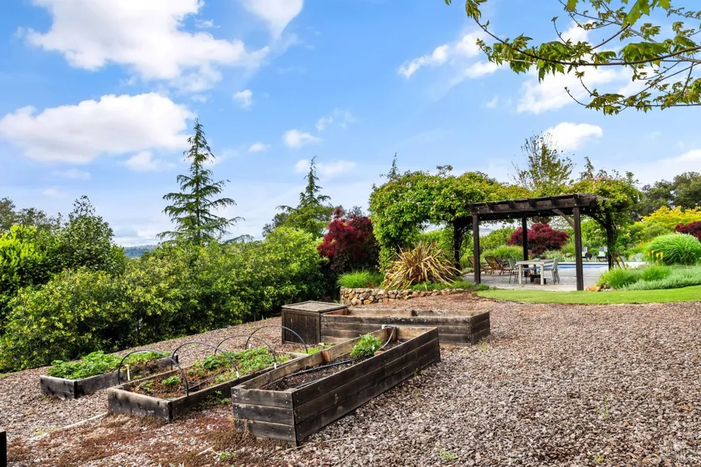 100 Zachary Lane Glen Ellen, CA 95404