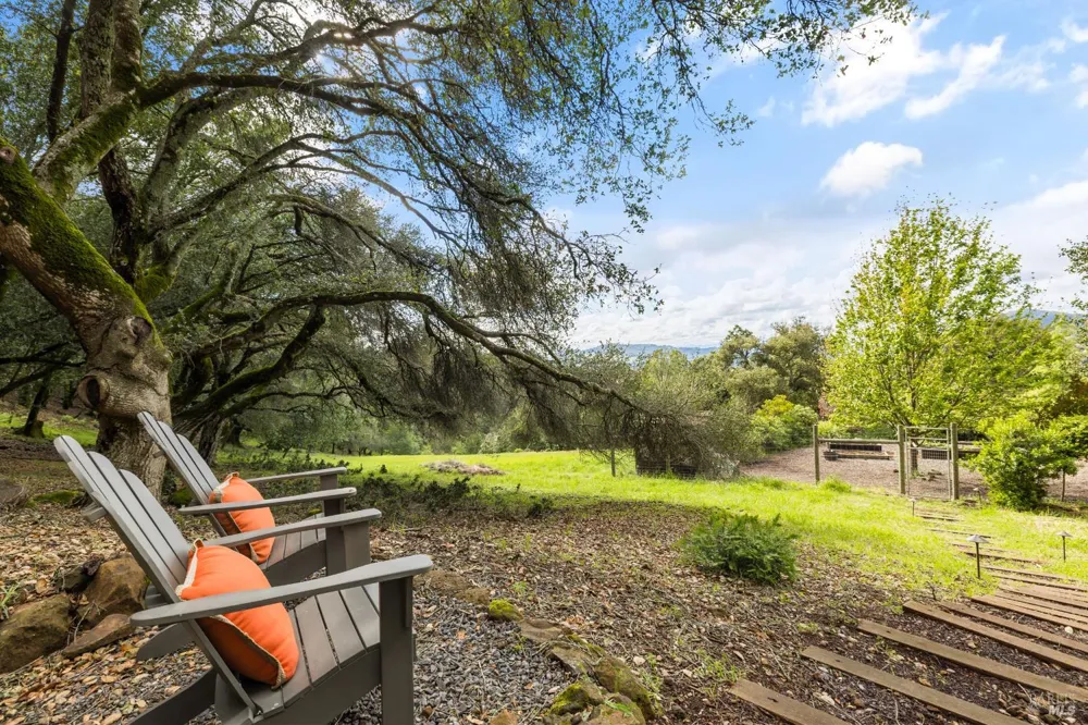 100 Zachary Lane Glen Ellen, CA 95404