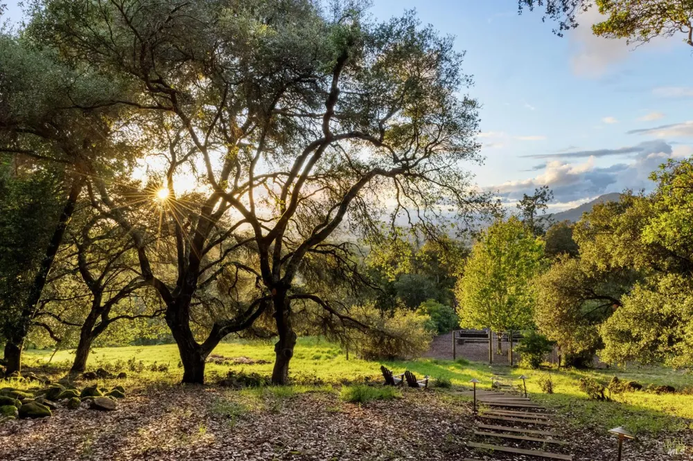 100 Zachary Lane Glen Ellen, CA 95404
