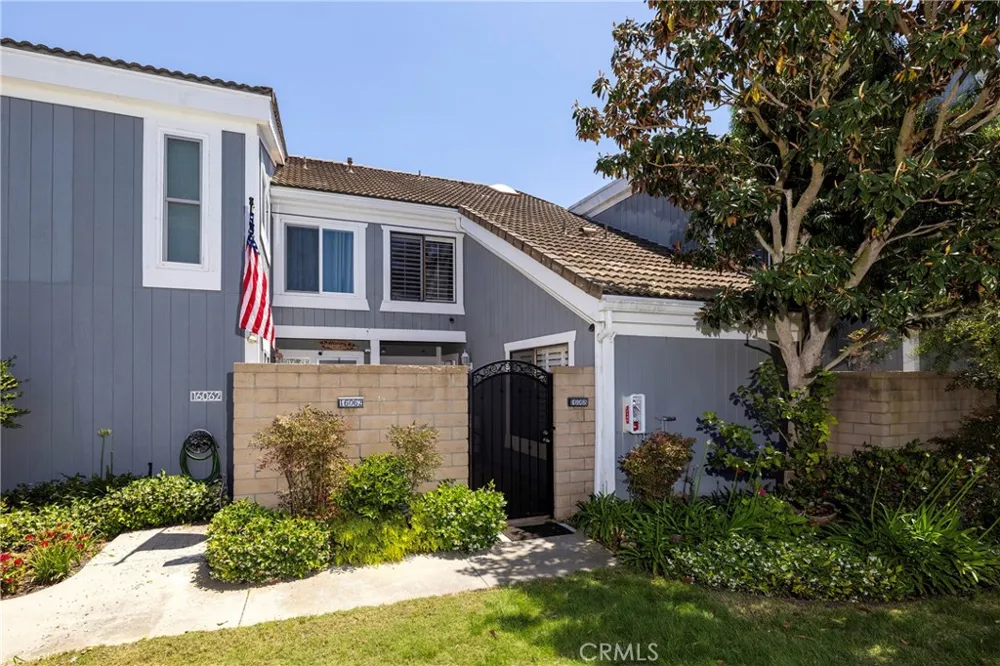 16068 Bonaire Huntington Beach, CA 92649