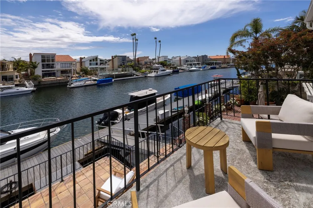 16068 Bonaire Huntington Beach, CA 92649