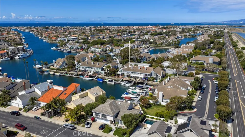 16068 Bonaire Huntington Beach, CA 92649