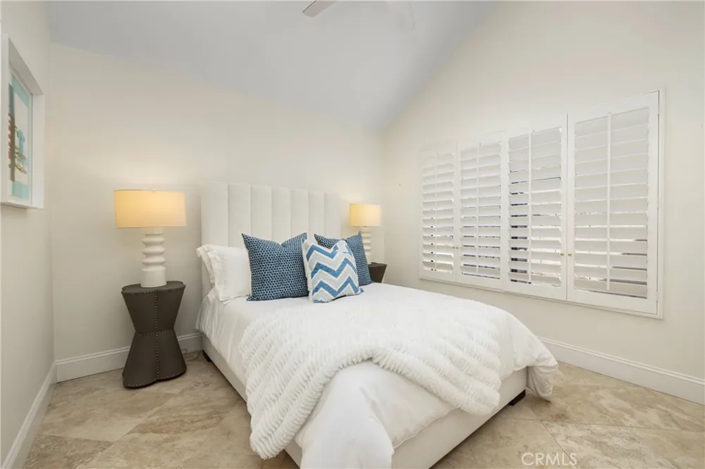 16068 Bonaire Huntington Beach, CA 92649