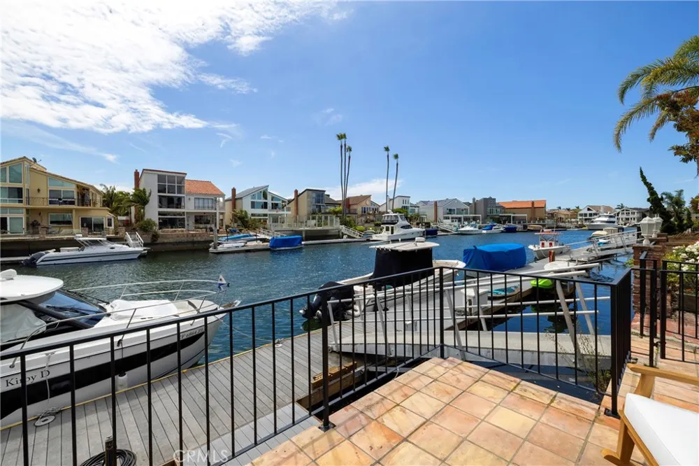 16068 Bonaire Huntington Beach, CA 92649