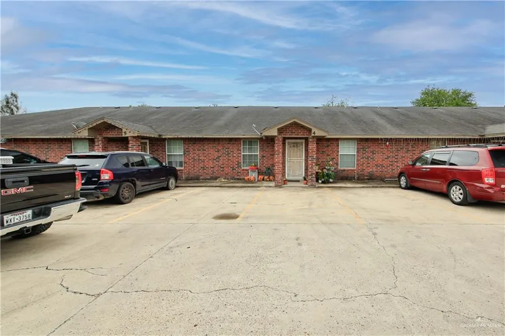 905 South Avenue Donna, TX 78537