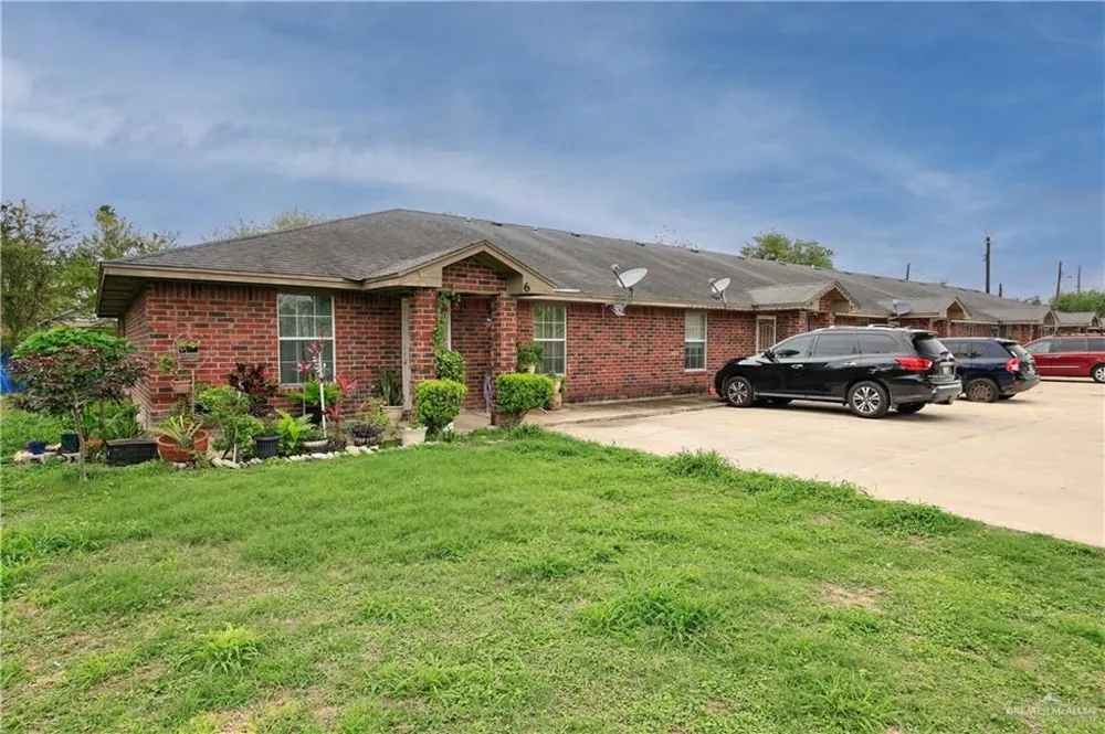 905 South Avenue Donna, TX 78537