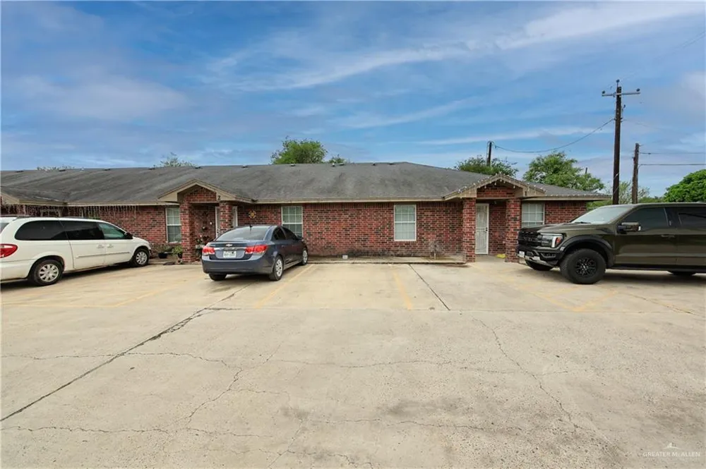 905 South Avenue Donna, TX 78537
