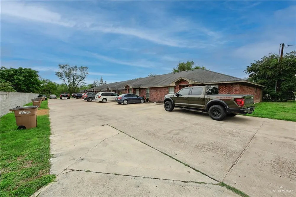 905 South Avenue Donna, TX 78537