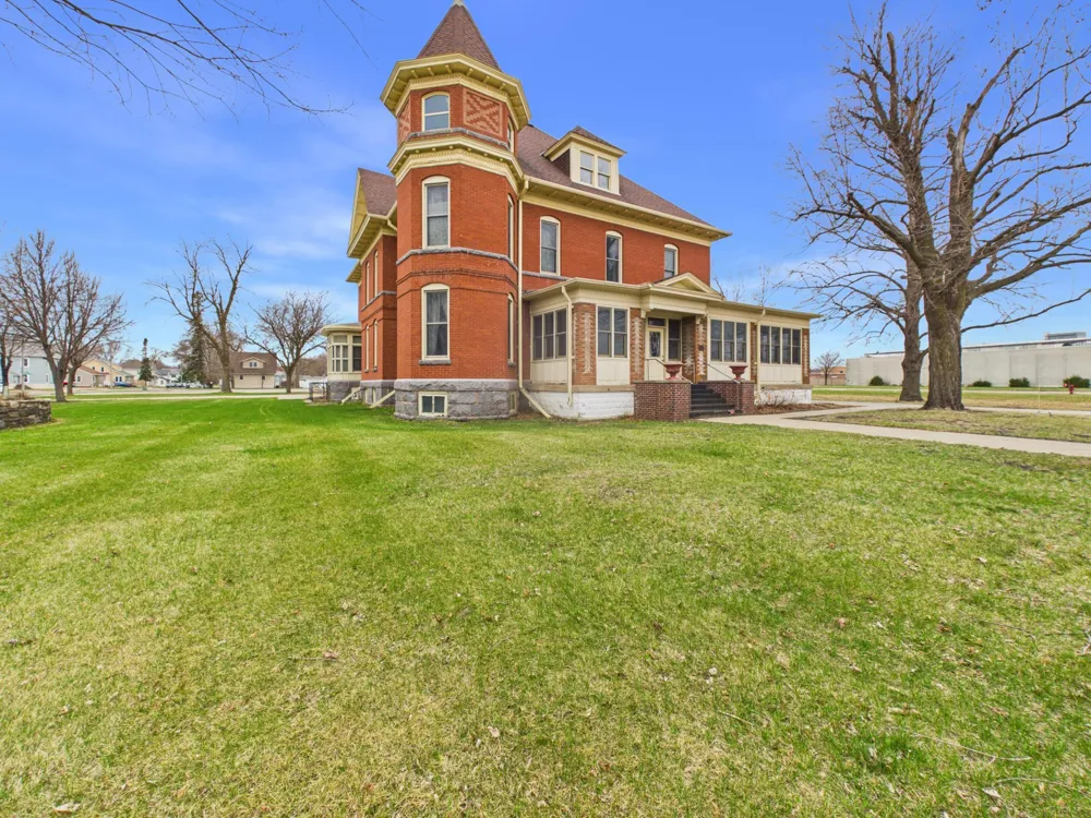 402 Second Street SE Melrose, MN 56352