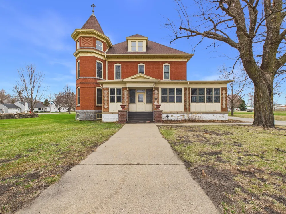 402 Second Street SE Melrose, MN 56352