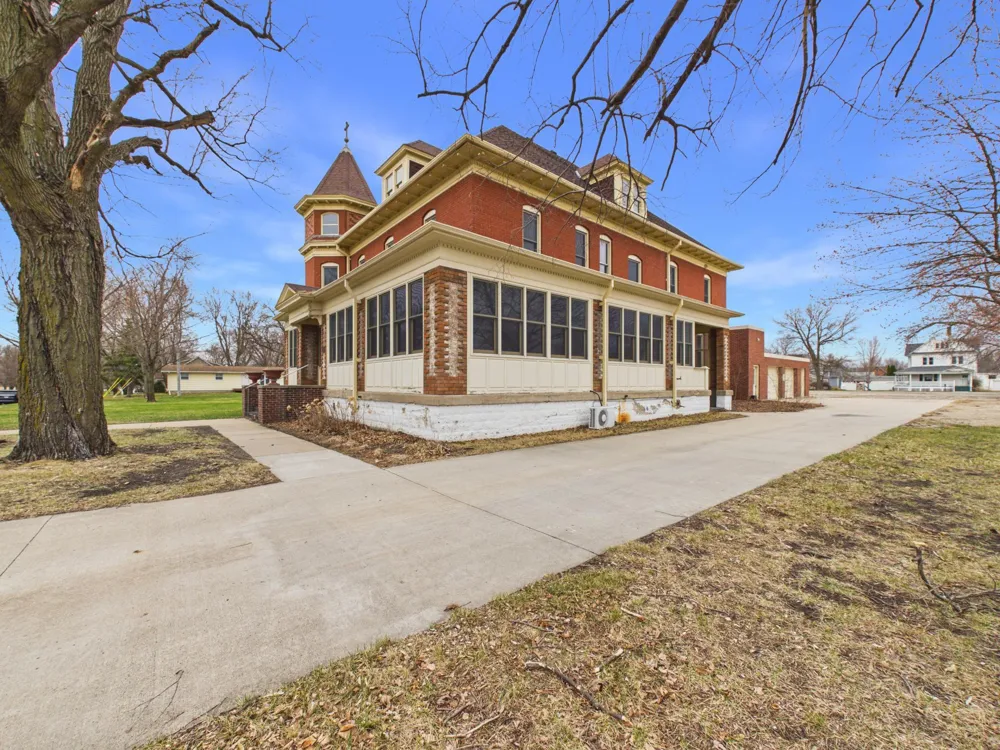 402 Second Street SE Melrose, MN 56352