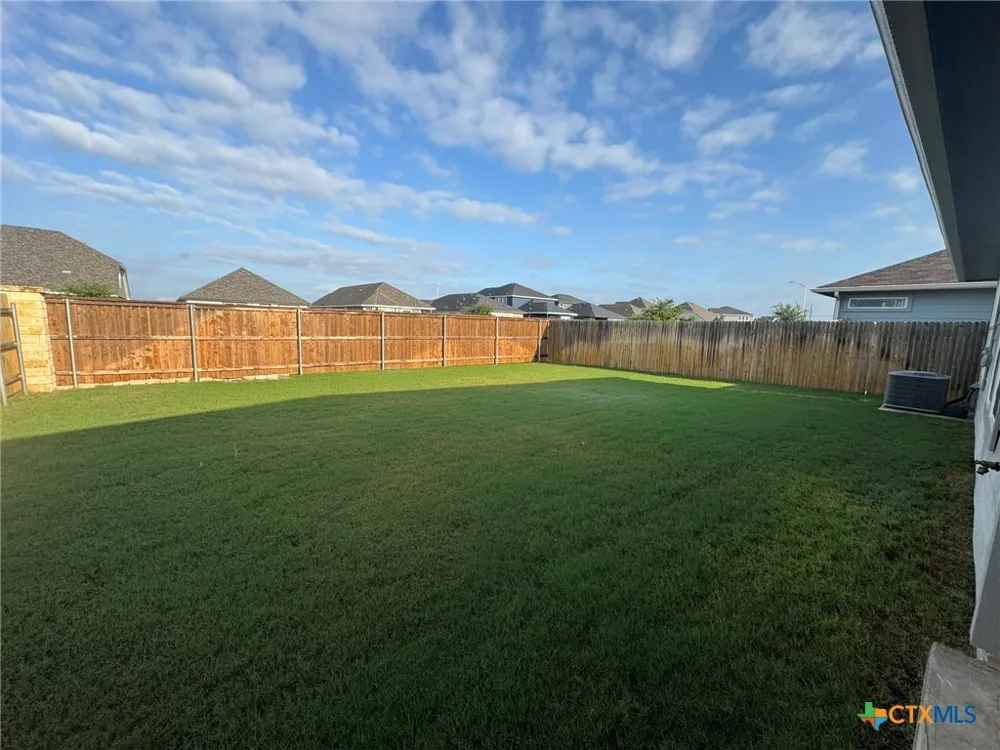 208 Ida Loop Seguin, TX 78155