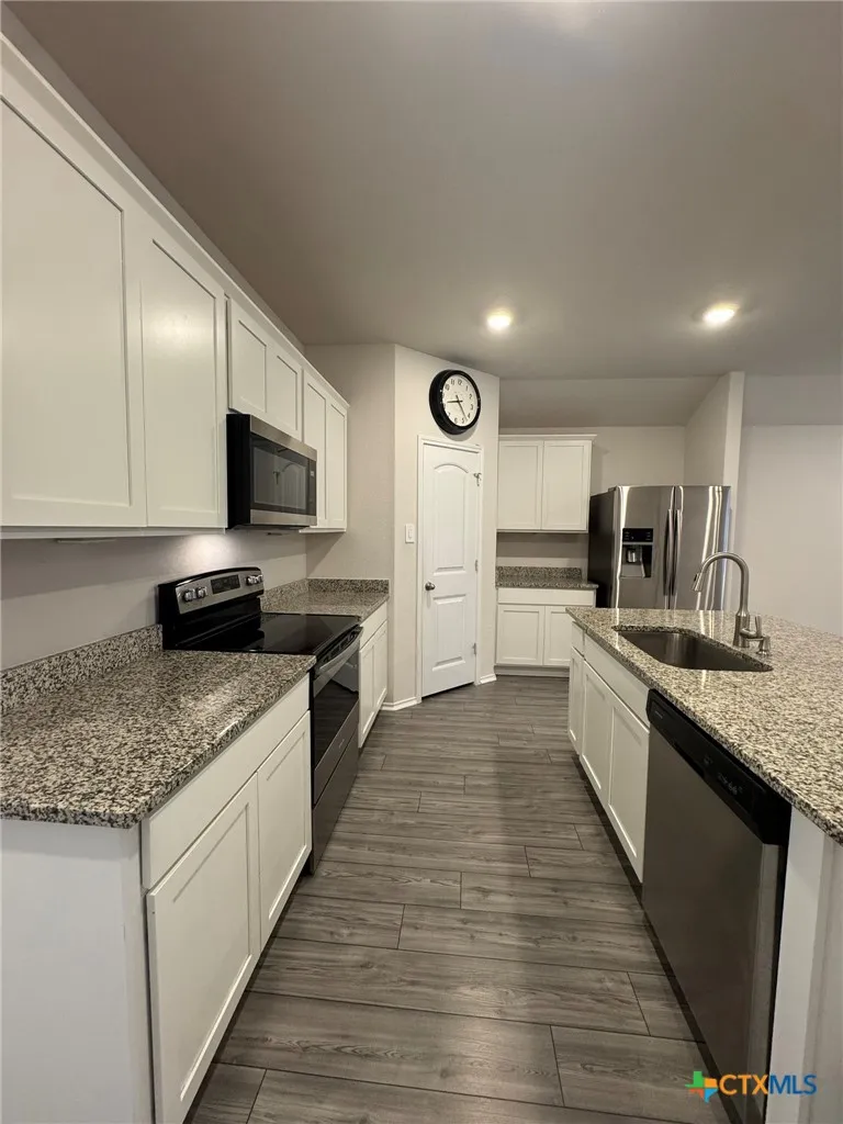 208 Ida Loop Seguin, TX 78155