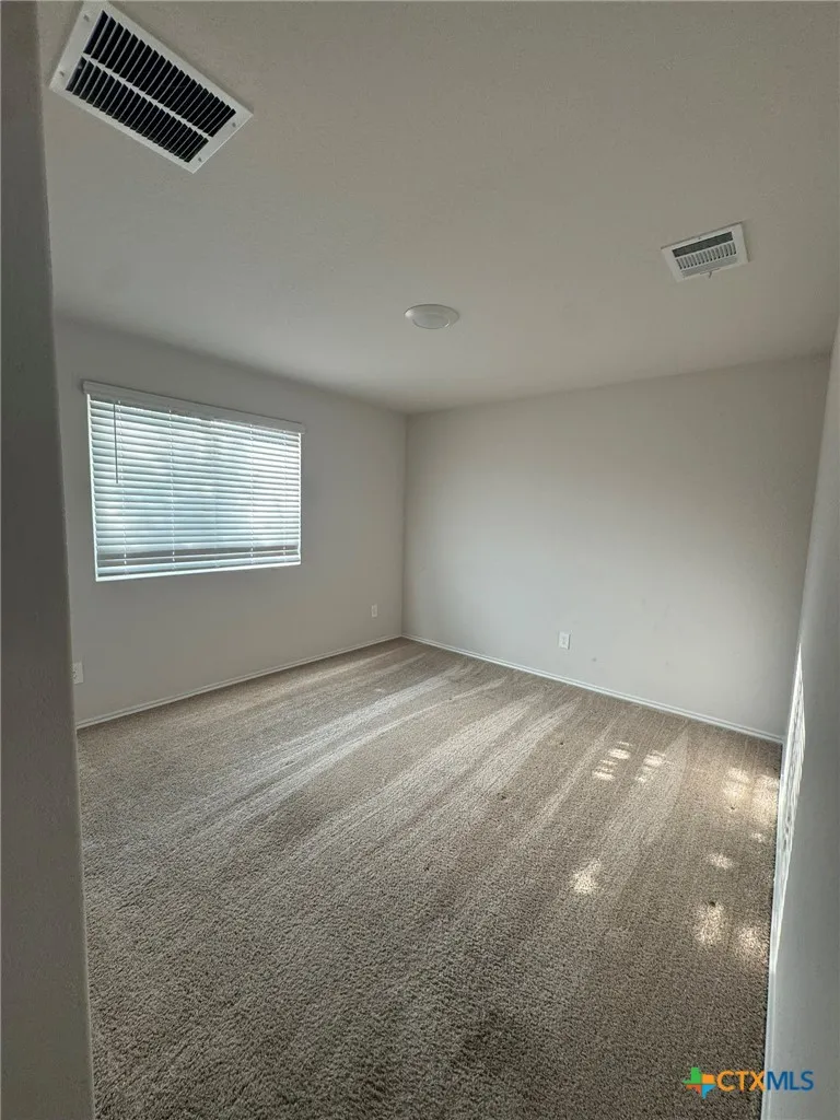 208 Ida Loop Seguin, TX 78155