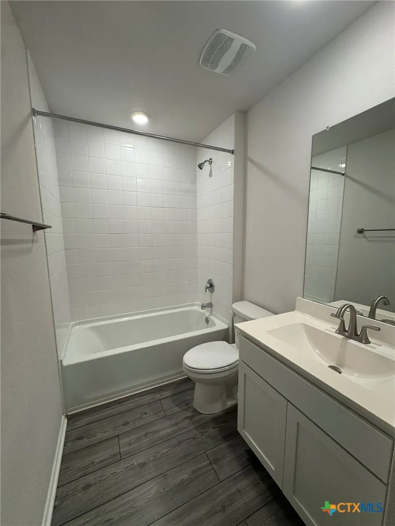 208 Ida Loop Seguin, TX 78155