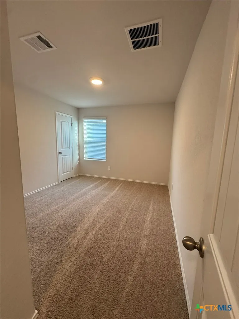 208 Ida Loop Seguin, TX 78155