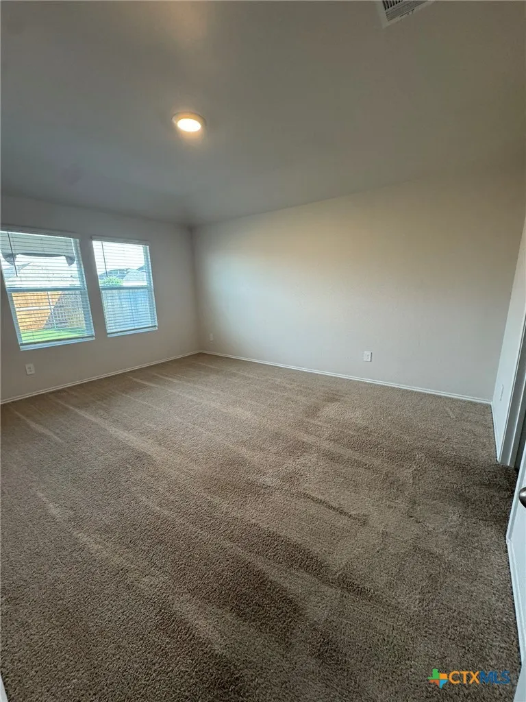 208 Ida Loop Seguin, TX 78155