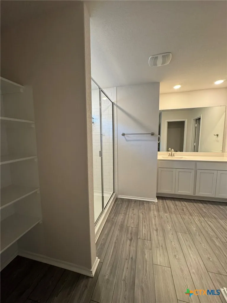 208 Ida Loop Seguin, TX 78155