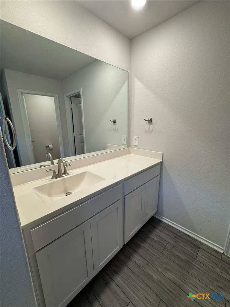 208 Ida Loop Seguin, TX 78155